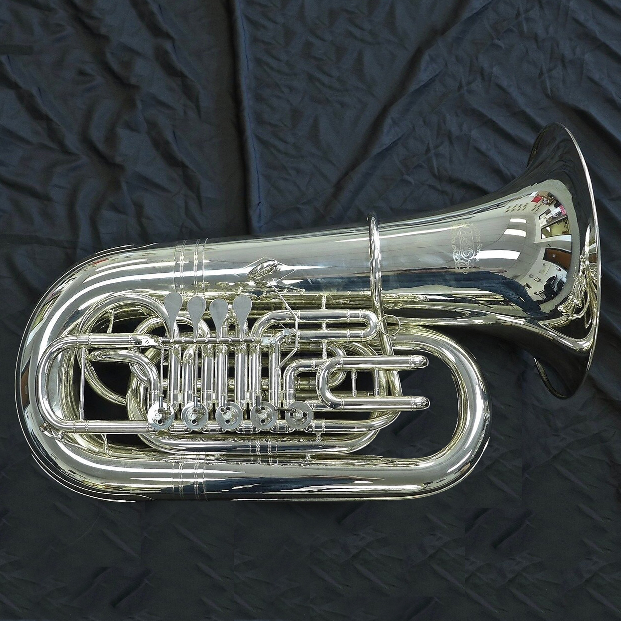 Tuba Bb Adams Custom 4/4, 5 Valves Rotary, Forsølvet MusikkMiljø